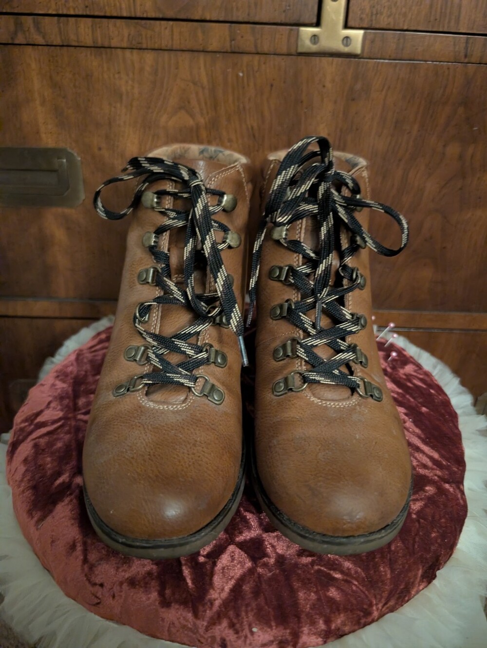 Boc Woman's Brown Leather Hiking Boots with Contrast Laces Hippie Mountain Boho